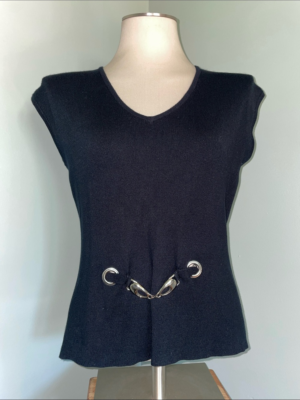 Black Knit Sleeveless Top Silver Horsebit Buckle Size Large.   Brand is RED